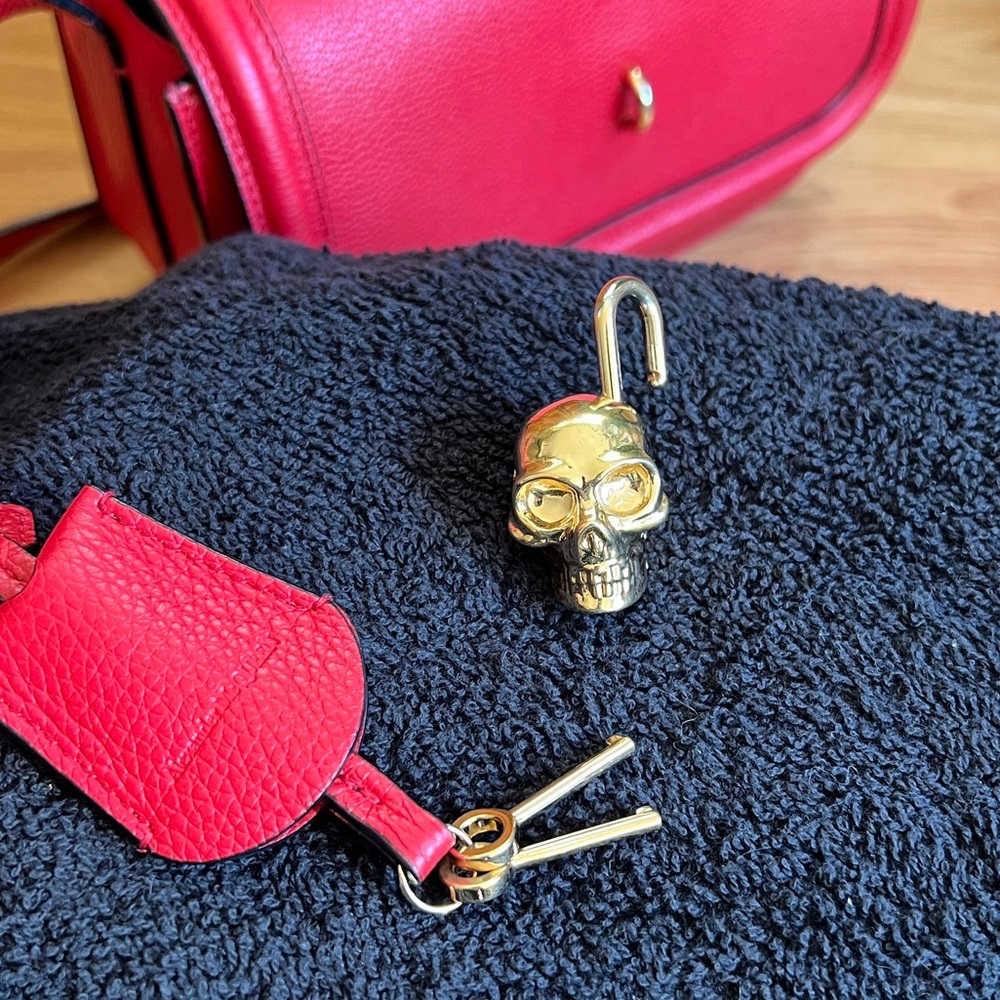 Alexander McQUEEN Red Leather Shoulder Bag Purse - Picture 13 of 15